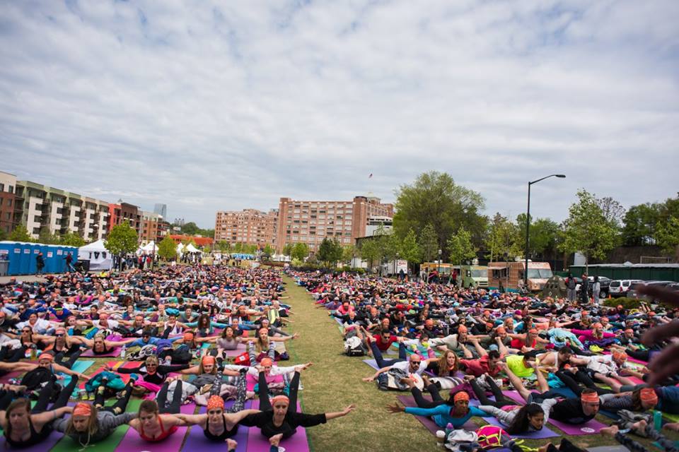 Wanderlust 108 - when yoga Brings hundreds of people together